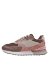 zapatilla de cuero café para mujer con suela gruesa dentada, diseño retro y detalles modernos en la entresuela.