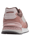 zapatilla de cuero y textil café para mujer, estilo casual con gamuza y malla para ventilación y comodidad urbana.