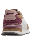 Calzado urbano camel para mujer, con empeine reforzado en gamuza y malla, ideal para actividades casuales.