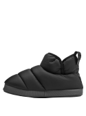 Pantufla textil negra de mujer, suave al tacto, ofrece comodidad y estilo casual, ideal para quienes buscan calidez en casa.