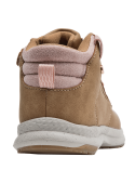 Botín camel de niña con caña media y puntera redondeada, diseñado para comodidad y soporte en actividades diarias.