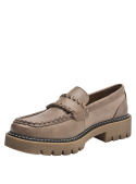 Zapato mocasín de cuero taupe para mujer, diseño pulido con suela dentada para estabilidad en diversas superficies.