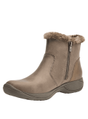 Calzado casual de cuero café con cremallera lateral, suela gruesa para tracción en superficies resbaladizas.