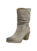 Calzado femenino en cuero taupe, con diseño desenfadado y taco cuadrado que brinda estabilidad y comodidad al caminar.