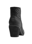 Botín de cuero negro para mujer, estilo sofisticado con diseño funcional y tachas metálicas decorativas.