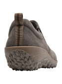 Zapatilla taupe de cuero para mujer, casual, slip-on sin cordones, ideal para paseos urbanos y reuniones informales.