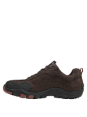 Zapatilla de cuero café para hombre, suela antideslizante, ideal para terrenos difíciles y actividades al aire libre.