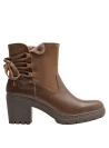 Bota casual de cuero café para mujer con broche a presión en la parte superior, asegurando un ajuste perfecto.