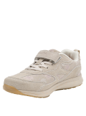 Zapatilla beige casual para niña con cierre de velcro y cordones decorativos, ideal para actividades físicas.