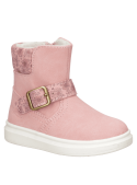 Bota rosada casual para niña con diseño robusto, cierre lateral y hebilla decorativa, ideal para días fríos.