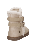 Bota beige con correas y hebillas metálicas, suela gruesa texturizada que mejora tracción en superficies resbaladizas.
