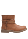 Calzado camel para niña, estilo boho-chic, con trenza y colgante de hoja. Ideal para el día a día.