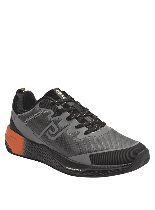 Zapatilla deportiva gris para hombre con cordones y detalles modernos, ideal para actividades intensas.