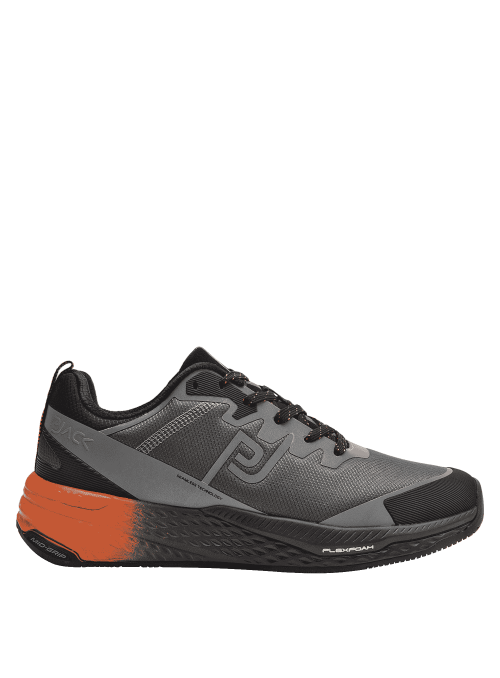 Zapatilla deportiva gris para hombre con cordones y detalles modernos, ideal para actividades intensas.