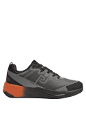 Calzado gris de trail running para hombre, con talón elevado y amortiguación eficiente.