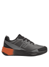 Calzado gris de trail running para hombre, con talón elevado y amortiguación eficiente.