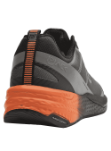 Zapatilla de hombre en color gris, con estructura sintética y paneles de malla, asegurando frescura y ajuste cómodo.