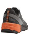 Zapatilla de hombre en color gris, con estructura sintética y paneles de malla, asegurando frescura y ajuste cómodo.