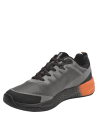 Zapatilla gris de trail running para hombre, diseño deportivo y robusto, ideal para alto rendimiento y ventilación.