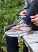 zapatilla multicolor casual para hombre, con mezcla de cuero y textil, ideal para caminatas largas, ventilación mejorada.