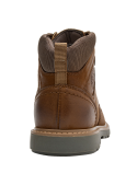 Botín café de cuero para hombre, estilo casual, ideal para aventuras urbanas y al aire libre.