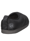 Pantufla textil negra para hombre, versátil y funcional, perfecta para caminar tanto dentro como fuera de casa.