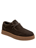Botín de cuero con textura suave y cordones, adecuado para un estilo rústico y casual.