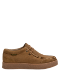 Botín de cuero gamuza taupe para hombre, diseño clásico con cordones, suela café oscuro.