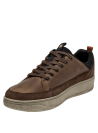 Zapatilla de cuero café para hombre con diseño urbano y costuras decorativas.