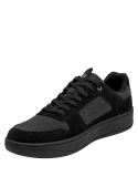 zapatilla negra de cuero urbano para hombre con diseño moderno y detalles de costuras distintivas
