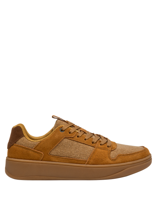 Zapatilla urbana de hombre en tono terroso, perfecta para un estilo relajado y moderno.
