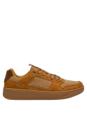 Zapatilla de cuero camel con detalles elegantes, adecuada para ocasiones informales.