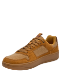 Zapatilla camel de cuero liso con cordones a juego y suela cómoda para uso diario.