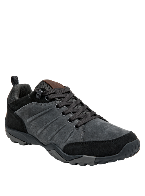 zapatilla gris versátil de cuero con diseño robusto para actividades al aire libre
