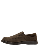 Zapato de hombre en cuero café oscuro, diseño clásico y versátil, ideal para un look casual elegante.