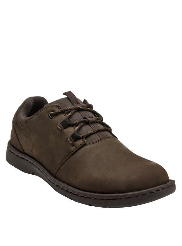 Zapato de hombre en cuero mate color café oscuro, versátil para combinar con jeans o chinos.