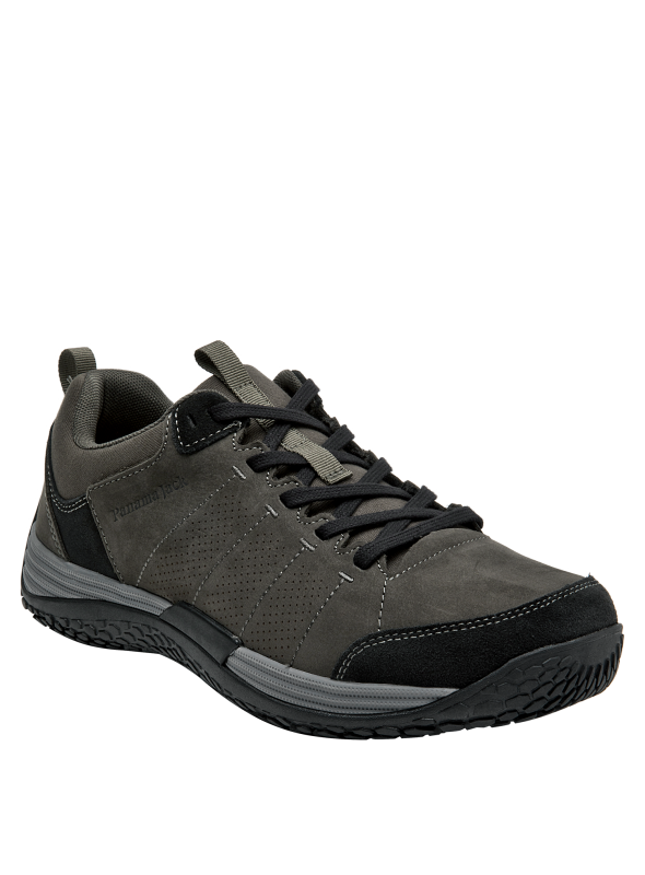 Zapato de cuero gris para hombre con detalles textiles y diseño urbano.