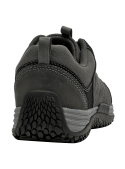 Zapato gris de cuero para hombre con costuras visibles y detalles textiles.