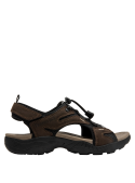 Sandalia masculina en cuero café oscuro, estilo utilitario, adecuada para paseos y uso diario en climas cálidos.