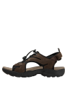 Sandalia masculina en cuero café oscuro, ideal para actividades al aire libre, con malla negra transpirable.