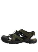 Calzado outdoor de cuero verde para hombre con suela gruesa de goma para tracción en terrenos variados.