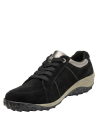 silueta de zapatilla casual negra en cuero liso con suela beige de buen agarre