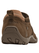 zapatilla de cuero camel para mujer con acabado mate y detalles de costuras dobles en el empeine.