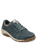 Zapatilla femenina de gamuza azul verdosa, perfecta para combinar con jeans o vestidos casuales.