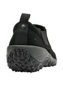 Zapatilla slip-on negra de cuero gamuzado, suela robusta para caminatas largas y uso diario.