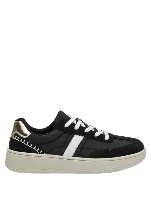 calzado de cuero negro con detalles blancos, ideal para estilo casual chic femenino