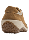 zapatilla de cuero camel para mujer con acabado tipo gamuza y detalles de costura visibles