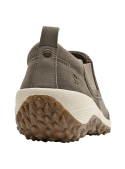 Zapatilla de cuero taupe para mujer, estilo casual chic, diseño slip-on con acabado en gamuza.