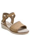 Sandalia casual de cuero beige claro para mujer, perfecta para ropa veraniega y ocasiones informales.