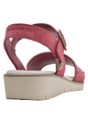 Sandalia de cuero rosado oscuro para mujer con elegante textura trenzada en el empeine.